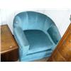 Image 2 : 2 blue swivel side chairs (165)