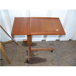 Pull out work surface/table (165)