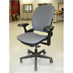 Nice rolliing office chair (172)