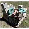 Image 8 : LARGE LOT OF CINDER BLOCKS