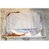 Image 1 : TOTE OF VINTAGE LINEN