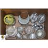 Image 1 : BOX OF VASES AND GLASSWARE