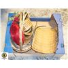 Image 1 : COLLECTION OF BASKETS AND DISPLAY ITEMS