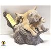 Image 1 : HAND PAINTED ORIGINAL COUGAR AND CUBS ON BRANCH