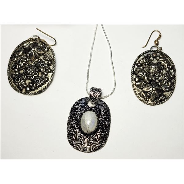 6)  HEAVILY CARVED SETTING STAMPED 925 WITH OVAL