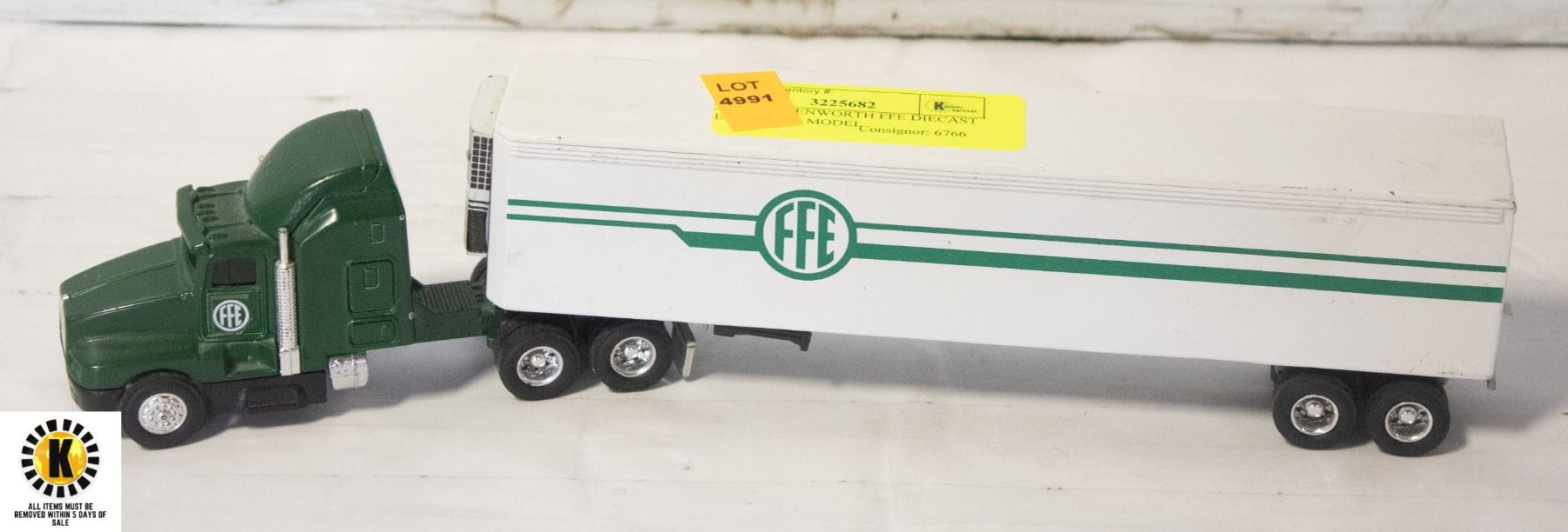 ERTL 1:64 KENWORTH FFE DIECAST SEMI TRUCK MODEL