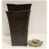 Image 1 : 2 METAL PLANTERS 15 IN TALL, MINI FROG BIRDBATH