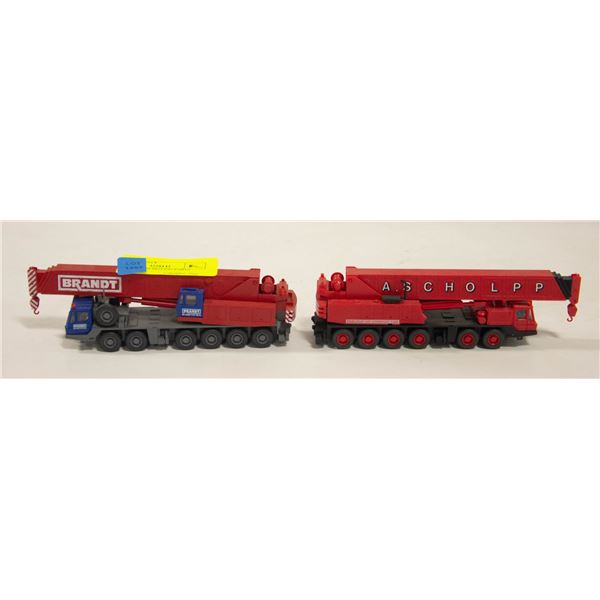 CRANES WITH MOVING PARTS