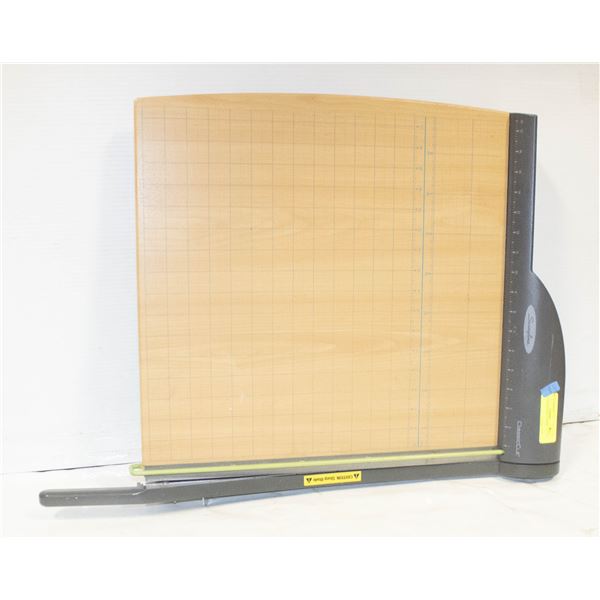 SIGNATURE PAPER CUTTER