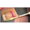 Image 1 : LOUISVILLE SLUGGER METAL BAT, BASKETBALL, & VINTAG