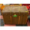 Image 1 : VINTAGE STEAMER TRUNK