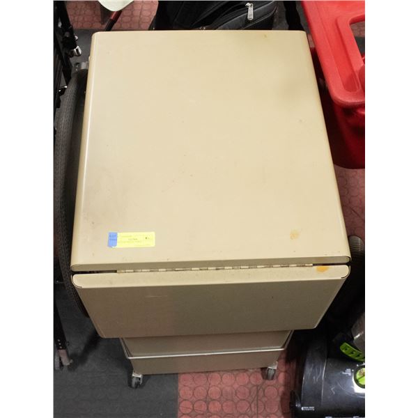 DROP LEAF METAL TABLE