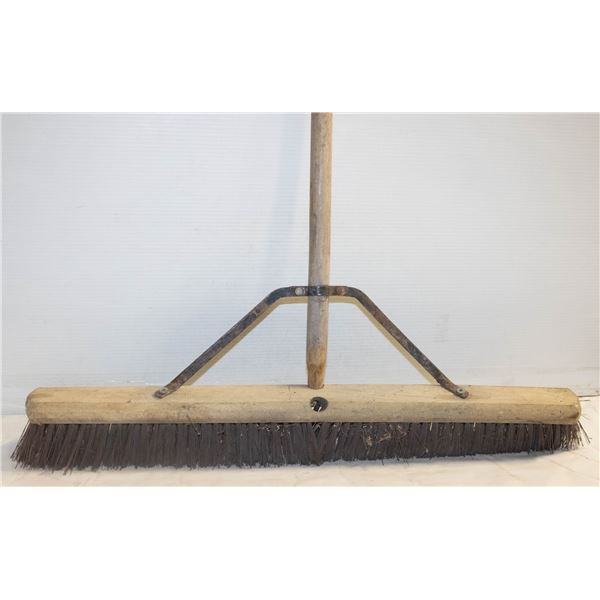 CONTRACTOR 36" BROOM