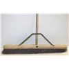 Image 1 : CONTRACTOR 36" BROOM
