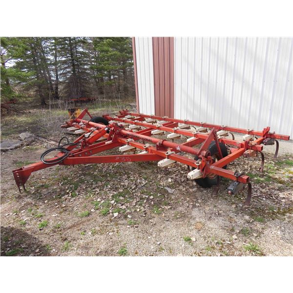 International 45Vibra Shank Cultivator 16' with Hydraulic