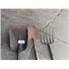Image 2 : 2 Shovels, 2 Spades and 2 forks