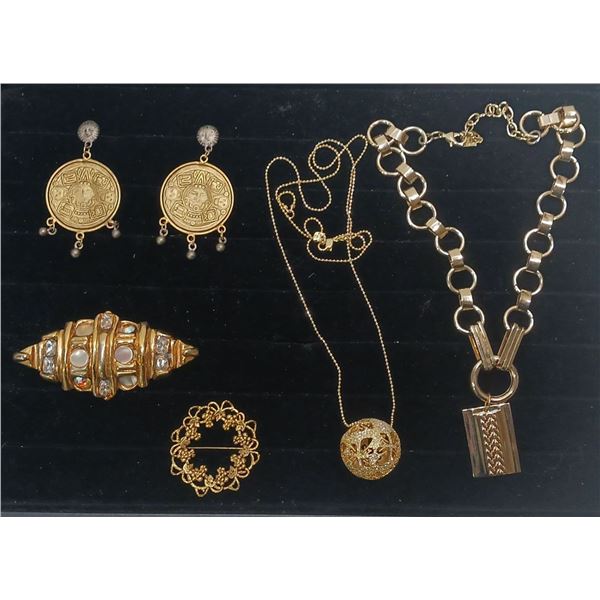 Collection of Costume Jewellery Necklaces Earrings and Brooches