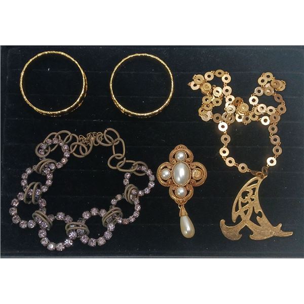 Collection of Costume Jewellery Necklaces, Bracelets and Brooch