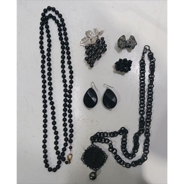 Collection of Costume Jewellery Necklaces, Earrings, Rings and Brooches