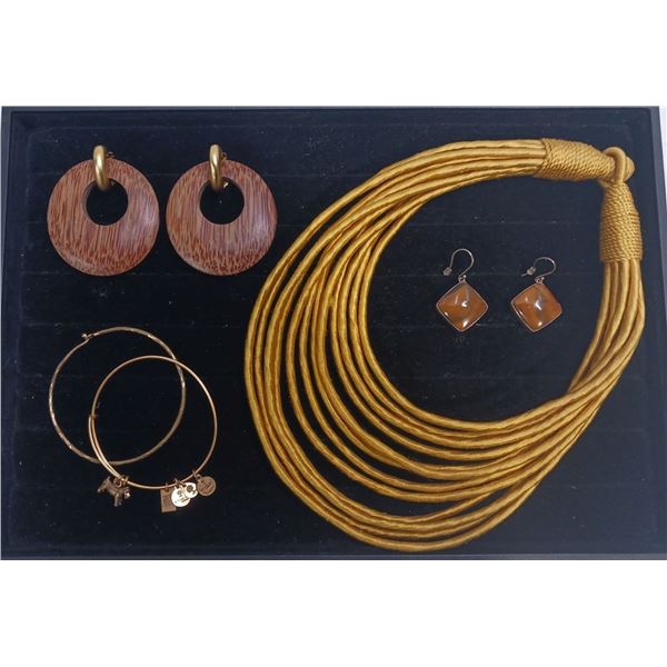 Collection of Costume Jewellery Necklace, Earrings and Bracelets