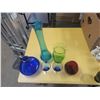 Image 1 : 6 glass pieces - 4 glass vases, 2 drink glasses