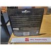 Image 3 : Massey 8670 diecast tractor BNIB
