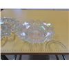 Image 3 : 2 clear carnival glass trays