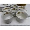 Image 2 : 32 piece Gold Medallion Enoch Wedgewood dishes