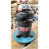 Image 5 : Shop Vac 5gal 6.0 amps wet/dry vac - w/ accessories & Vintage bissel floor sweeper