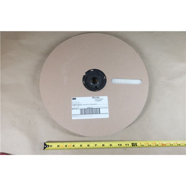 ATTACHE BOUCLE 3/4"x150' ADHÉSIF BLANC 3M 7100065649