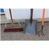 Image 2 : **Shovel, Garden Hoe, Shop Broom