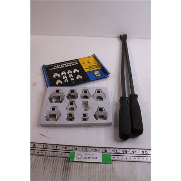Crowfoot Wrench Set - Incomplete, (2) Pry Bars
