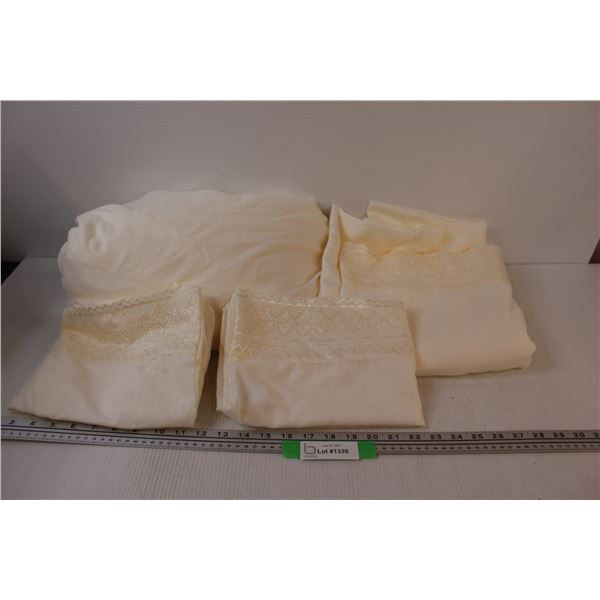 Queen Sizes Bed Sheet Set w/ Pillow Cases