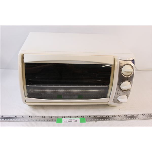 Black & Decker Toaster Oven - Powers On, as is - 17" x 12" 9"