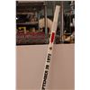 Image 2 : *Limited Edition Paul Henderson Hockey Stick - 407/1972 w/ Certificate of Authenticity