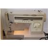 Image 2 : Singer Stylist 533 Sewing Machine - Powers On, As is