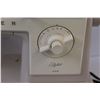 Image 3 : Singer Stylist 533 Sewing Machine - Powers On, As is
