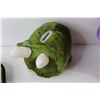 Image 4 : (3) Stuffed Animals, (1) Stuffed Dinosaur Coin Bank