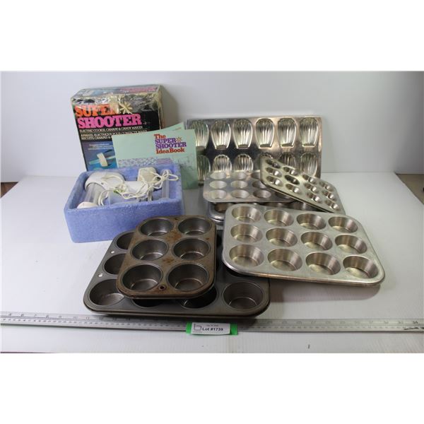 Super Shooter Electric Cookie Maker (powers on - running) - Cupcake Baking Pans