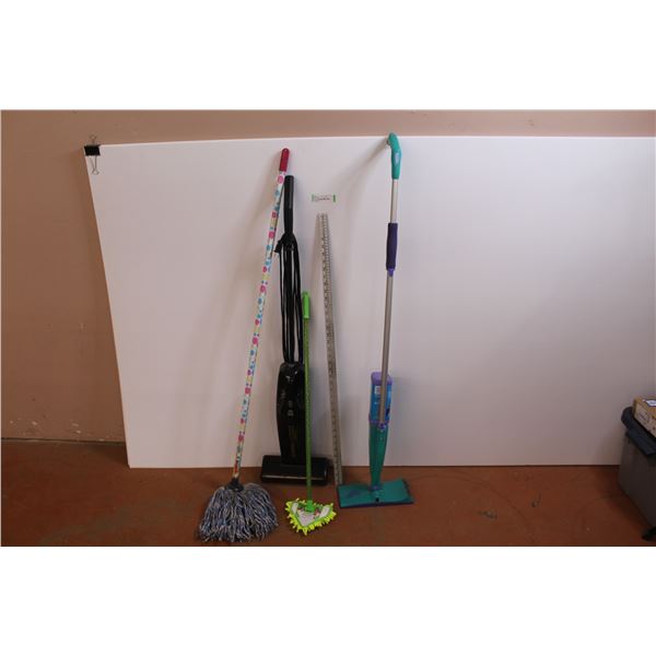 *Eureka Bagless Vacuum - Aluminum Yard Stick - Floor Mops