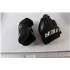 Image 1 : Bauer Hockey Gloves Size Unknown but approx youth med