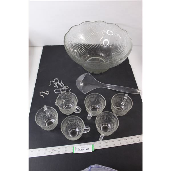 Punch Bowl With Ladle & 6 Cups