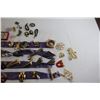 Image 3 : (20+) Pieces Costume Jewelry - Brooches