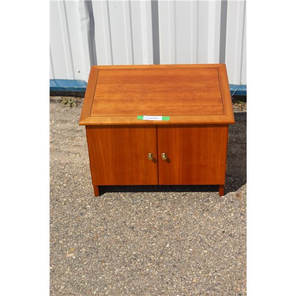 **Storage Table - 22" x 16.5" x 15"