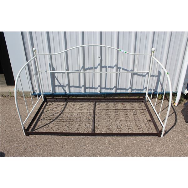 **White Metal Daybed - (Missing Some Screws) - 76" x 39" x 43"