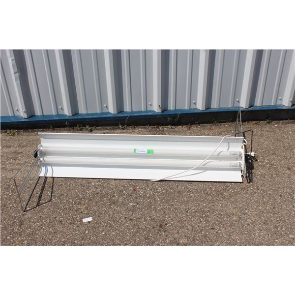 ** Florescent Light/ Grow Light - 48"Long - untested
