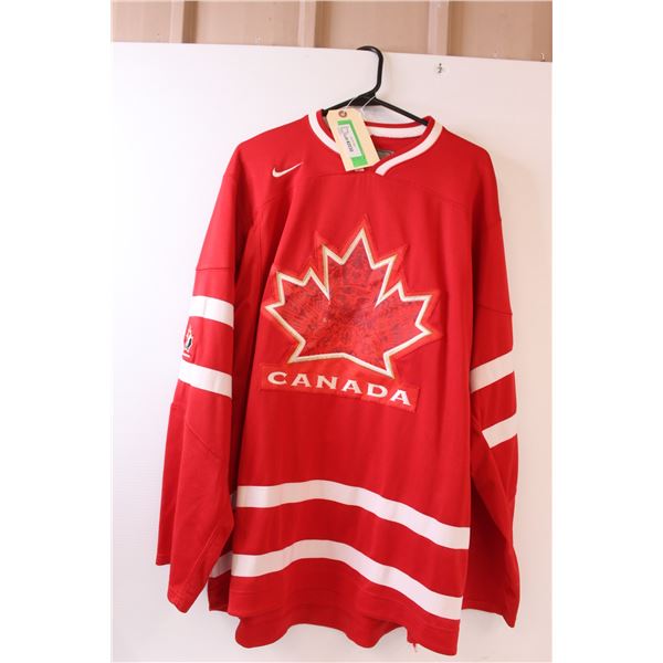 *Team Canada Hockey Jersey - Size Large