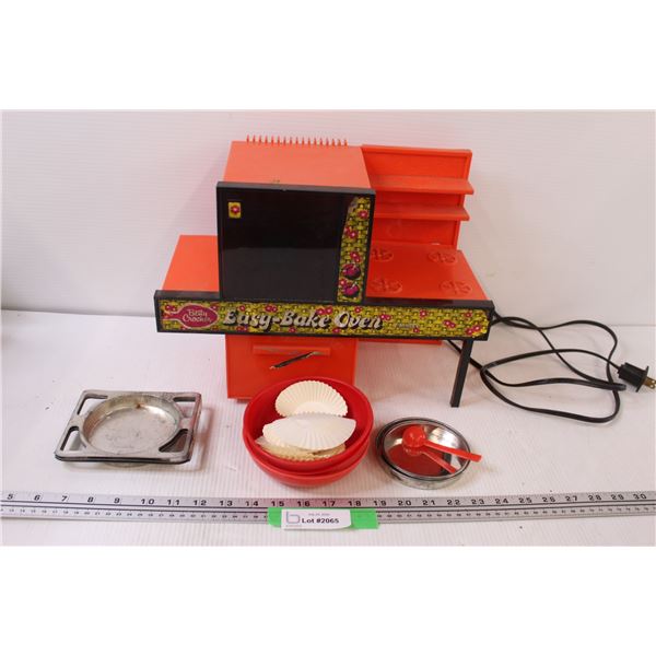 Betty Crocker Easy Bake Oven - Powers On, as is