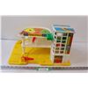Image 1 : Vintage Fisher Price Little People Parking Garage Toy