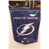 Image 1 : Tampa Bay Lighting Hockey Pennant - 33" x 22"